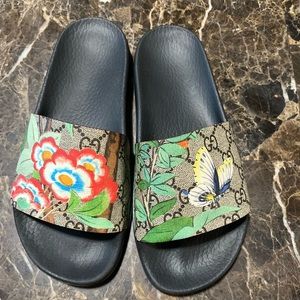 Gucci flip flops